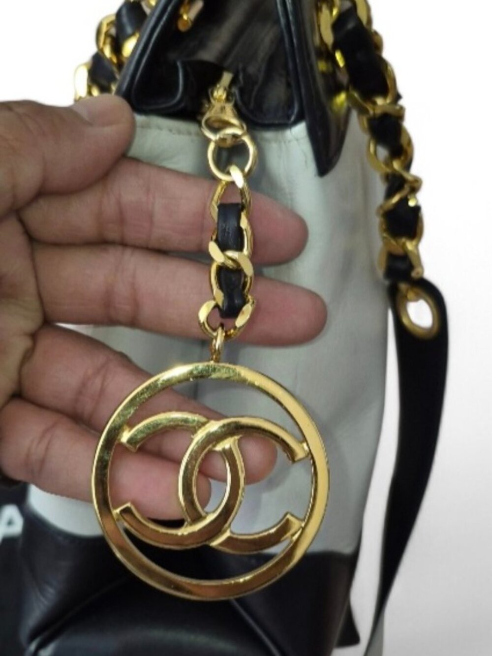 Authentic preloved Chanel vintage tote bag - Picture 8 of 16